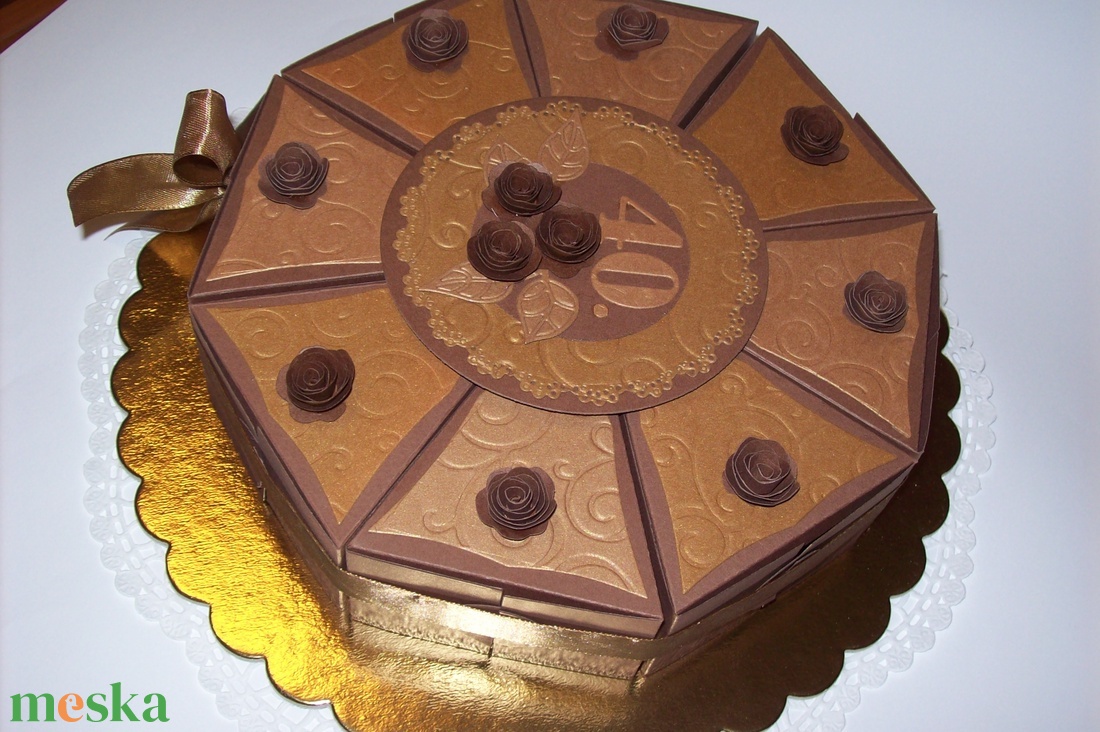 Pénzajándék átadó torta - csoki-óarany, közepes - otthon & életmód - papír, írószer - ajándékozás kellékei - papírtorta - Meska.hu Pénzajándék átadó torta - csoki-óarany, közepes - otthon & életmód - papír, írószer - ajándékozás kellékei - papírtorta - Meska.hu