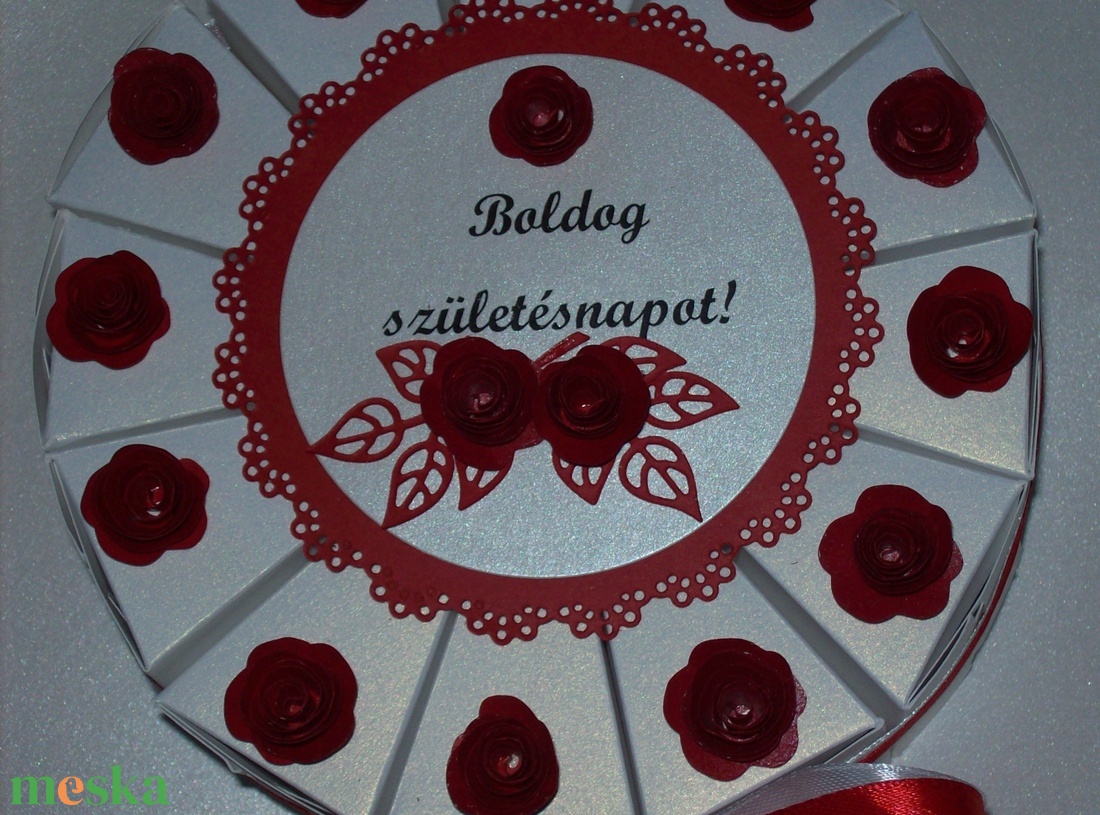 Pénzajándék átadó torta - piros-fehér, mini - esküvő - emlék & ajándék - nászajándék - pénzátadó boríték, kártya - Meska.hu