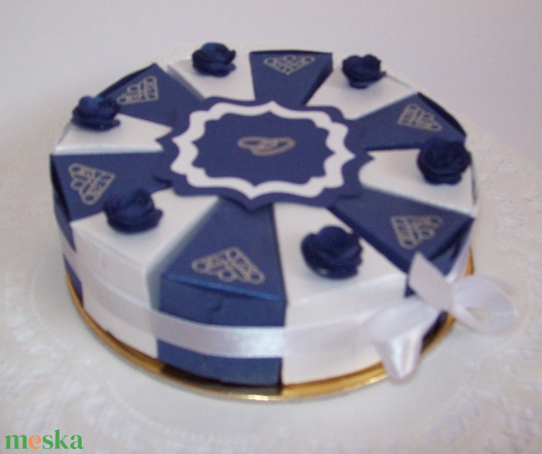 Pénzajándék átadó torta - kék-fehér, mini - otthon & életmód - papír, írószer - ajándékozás kellékei - papírtorta - Meska.hu Pénzajándék átadó torta - kék-fehér, mini - otthon & életmód - papír, írószer - ajándékozás kellékei - papírtorta - Meska.hu