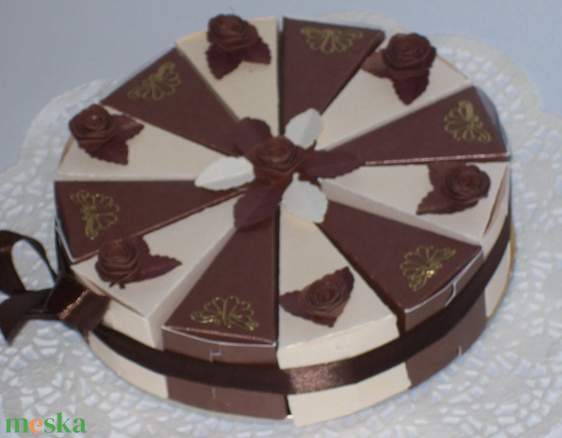 Pénzajándék átadó torta- csoki-vanília, mini - otthon & életmód - papír, írószer - ajándékozás kellékei - papírtorta - Meska.hu Pénzajándék átadó torta- csoki-vanília, mini - otthon & életmód - papír, írószer - ajándékozás kellékei - papírtorta - Meska.hu