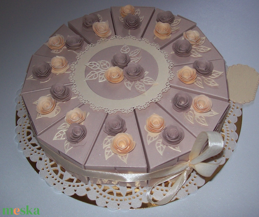 Pénzajándék átadó torta púder-barack, közepes - otthon & életmód - papír, írószer - ajándékozás kellékei - papírtorta - Meska.hu Pénzajándék átadó torta púder-barack, közepes - otthon & életmód - papír, írószer - ajándékozás kellékei - papírtorta - Meska.hu