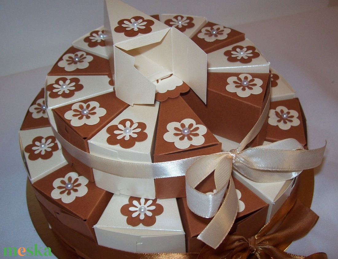 Pénzajándék átadó torta- emeletes, krém- karamell - esküvő - emlék & ajándék - nászajándék - esküvői pénzátadó boríték, kártya - Meska.hu Pénzajándék átadó torta- emeletes, krém- karamell - esküvő - emlék & ajándék - nászajándék - esküvői pénzátadó boríték, kártya - Meska.hu