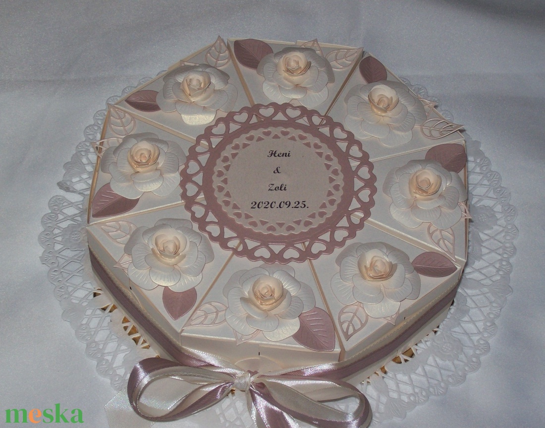 Nászajándék átadó torta- krém-barack-golden rose - esküvő - emlék & ajándék - nászajándék - pénzátadó boríték, kártya - Meska.hu