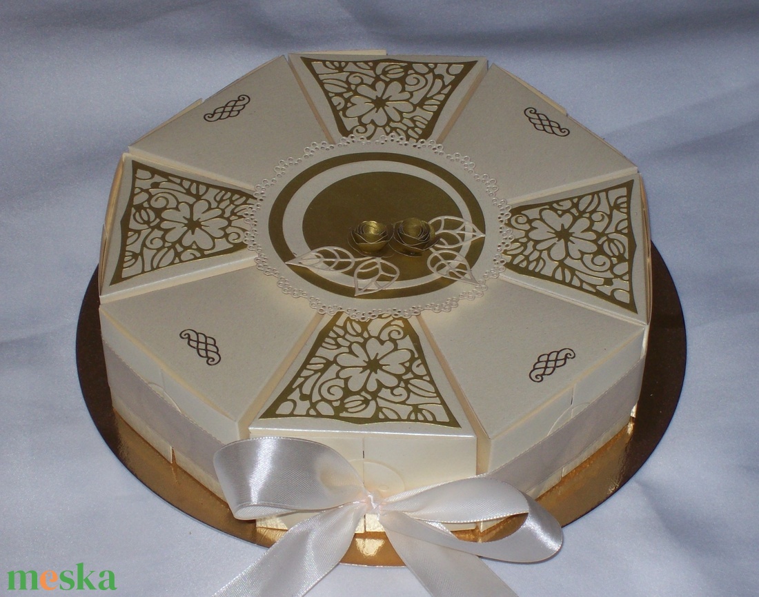 Nászajándék átadó torta - krém-arany - esküvő - emlék & ajándék - nászajándék - esküvői pénzátadó boríték, kártya - Meska.hu Nászajándék átadó torta - krém-arany - esküvő - emlék & ajándék - nászajándék - esküvői pénzátadó boríték, kártya - Meska.hu