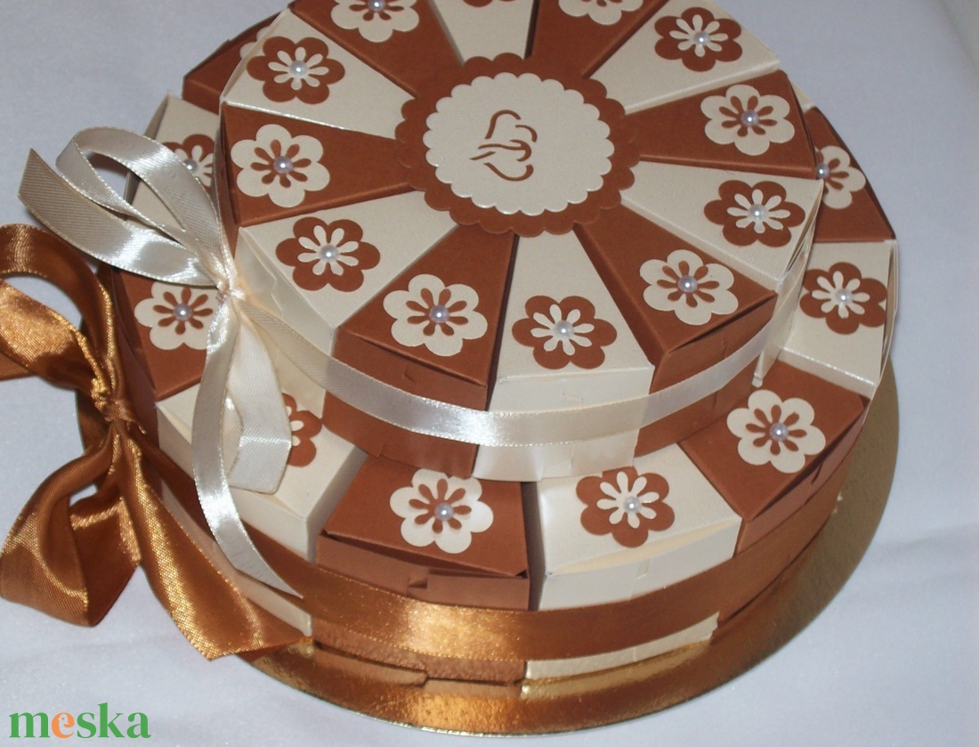 Pénzajándék átadó torta- emeletes, krém- karamell - esküvő - emlék & ajándék - nászajándék - esküvői pénzátadó boríték, kártya - Meska.hu Pénzajándék átadó torta- emeletes, krém- karamell - esküvő - emlék & ajándék - nászajándék - esküvői pénzátadó boríték, kártya - Meska.hu