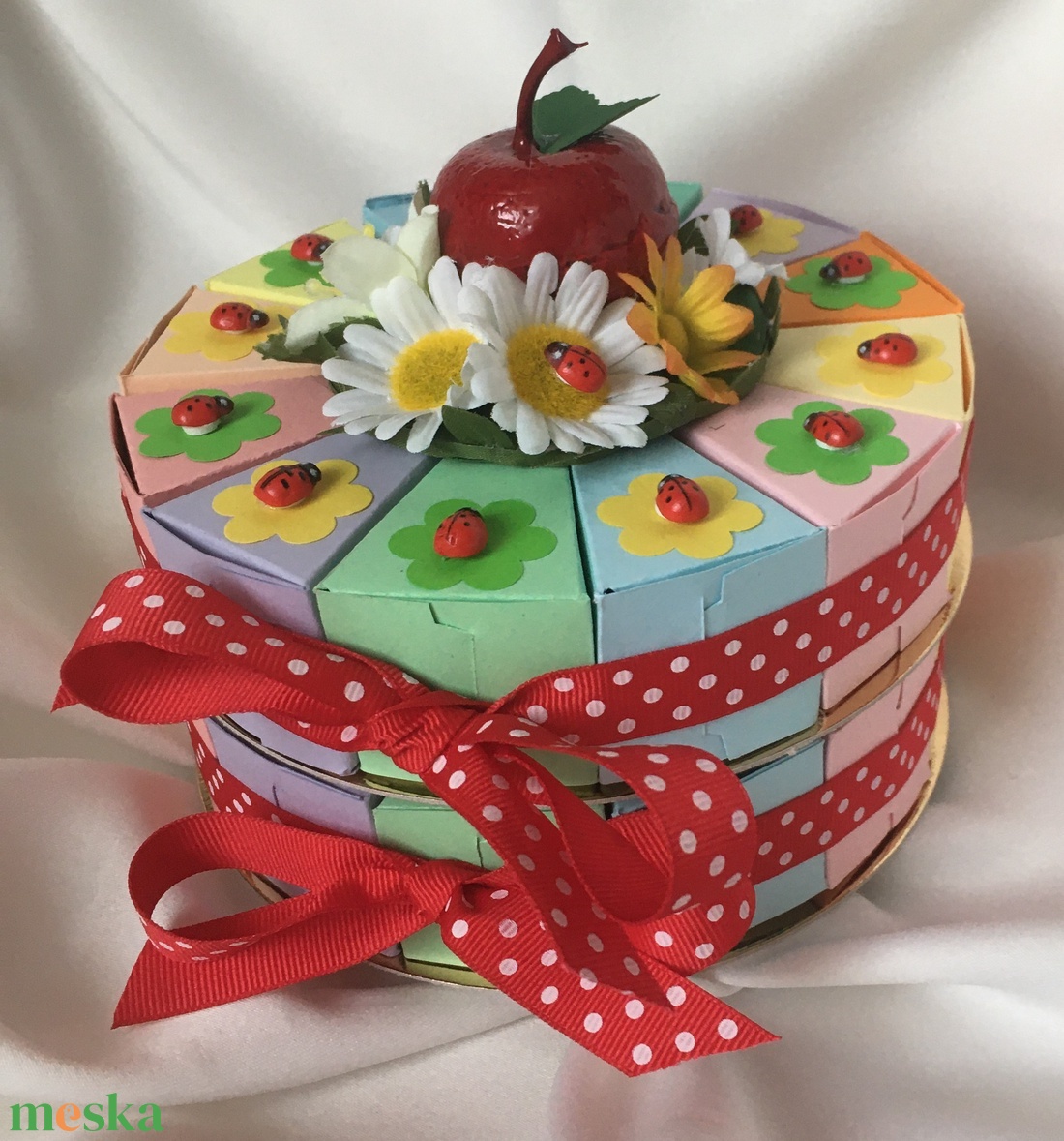 Ovis kínáló torta- katicás, szivárványos - otthon & életmód - papír, írószer - ajándékozás kellékei - papírtorta - Meska.hu Ovis kínáló torta- katicás, szivárványos - otthon & életmód - papír, írószer - ajándékozás kellékei - papírtorta - Meska.hu