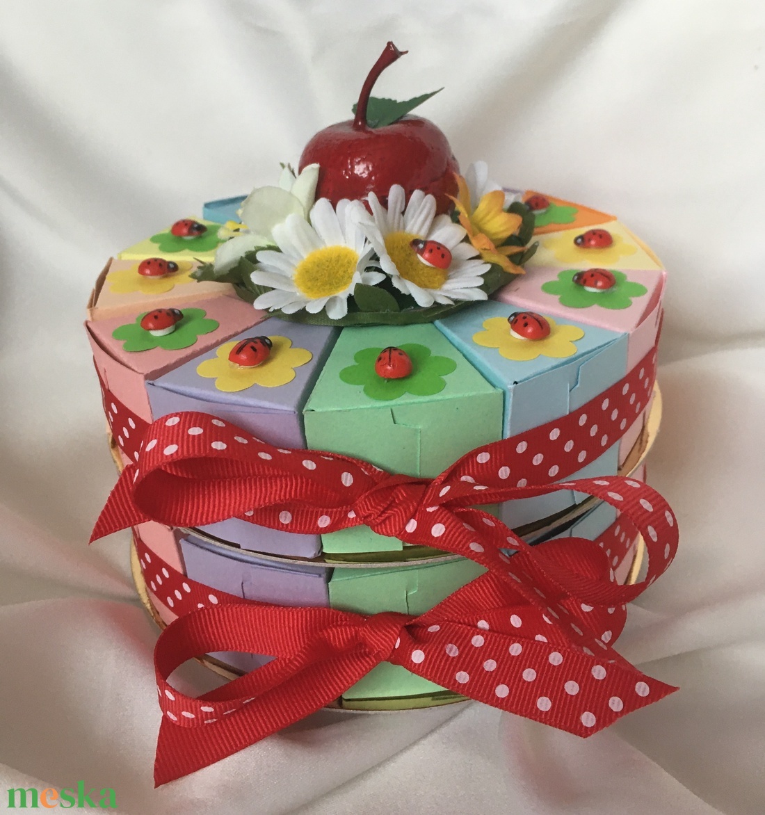 Ovis kínáló torta- katicás, szivárványos - otthon & életmód - papír, írószer - ajándékozás kellékei - papírtorta - Meska.hu Ovis kínáló torta- katicás, szivárványos - otthon & életmód - papír, írószer - ajándékozás kellékei - papírtorta - Meska.hu