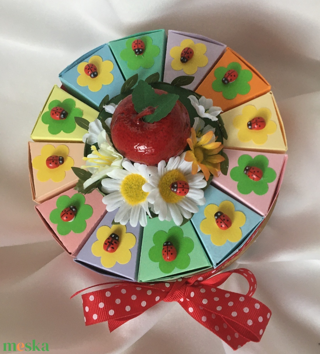 Ovis kínáló torta- katicás, szivárványos - otthon & életmód - papír, írószer - ajándékozás kellékei - papírtorta - Meska.hu Ovis kínáló torta- katicás, szivárványos - otthon & életmód - papír, írószer - ajándékozás kellékei - papírtorta - Meska.hu