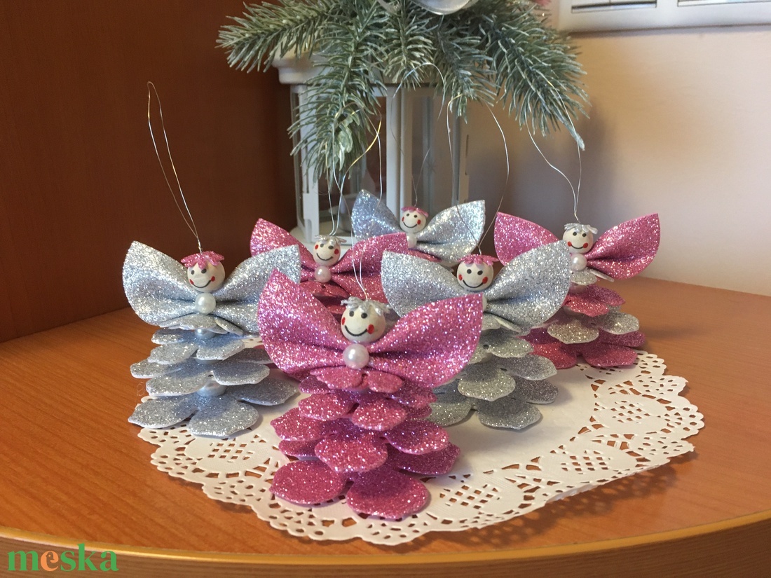 Virág formájú gyöngyös angyalka glitteres dekorgumiból - karácsony - karácsonyi lakásdekoráció - karácsonyfadíszek - Meska.hu Virág formájú gyöngyös angyalka glitteres dekorgumiból - karácsony - karácsonyi lakásdekoráció - karácsonyfadíszek - Meska.hu