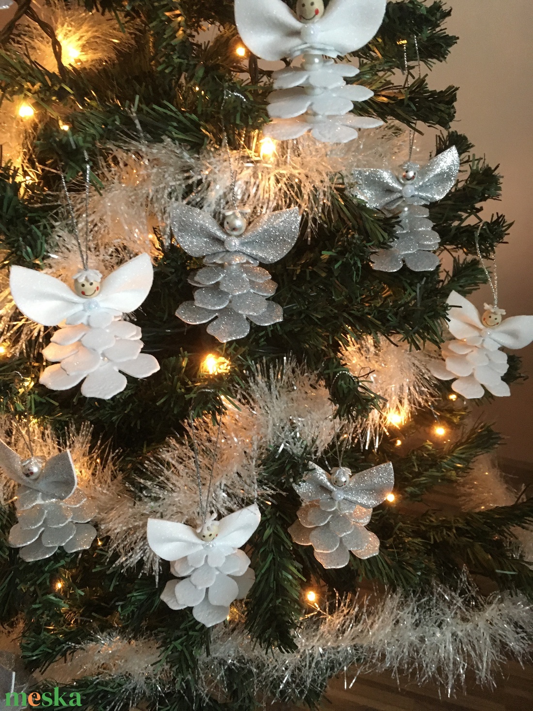 Virág formájú gyöngyös angyalka glitteres dekorgumiból - karácsony - karácsonyi lakásdekoráció - karácsonyfadíszek - Meska.hu Virág formájú gyöngyös angyalka glitteres dekorgumiból - karácsony - karácsonyi lakásdekoráció - karácsonyfadíszek - Meska.hu