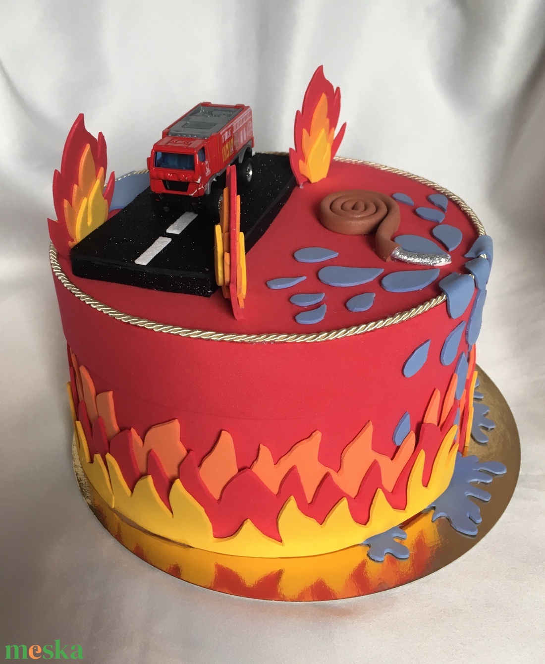 Óvodai kínáló torta szülinapra - levehető tűzoltó autó matchboxxal - játék & sport - babalátogató ajándékcsomag - Meska.hu Óvodai kínáló torta szülinapra - levehető tűzoltó autó matchboxxal - játék & sport - babalátogató ajándékcsomag - Meska.hu
