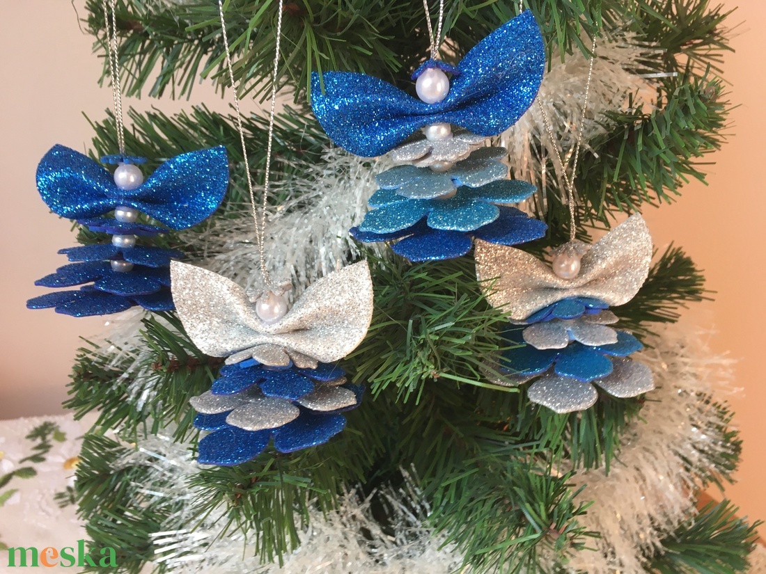 Virág formájú gyöngyös angyalka glitteres dekorgumiból - karácsony - karácsonyi lakásdekoráció - karácsonyfadíszek - Meska.hu Virág formájú gyöngyös angyalka glitteres dekorgumiból - karácsony - karácsonyi lakásdekoráció - karácsonyfadíszek - Meska.hu