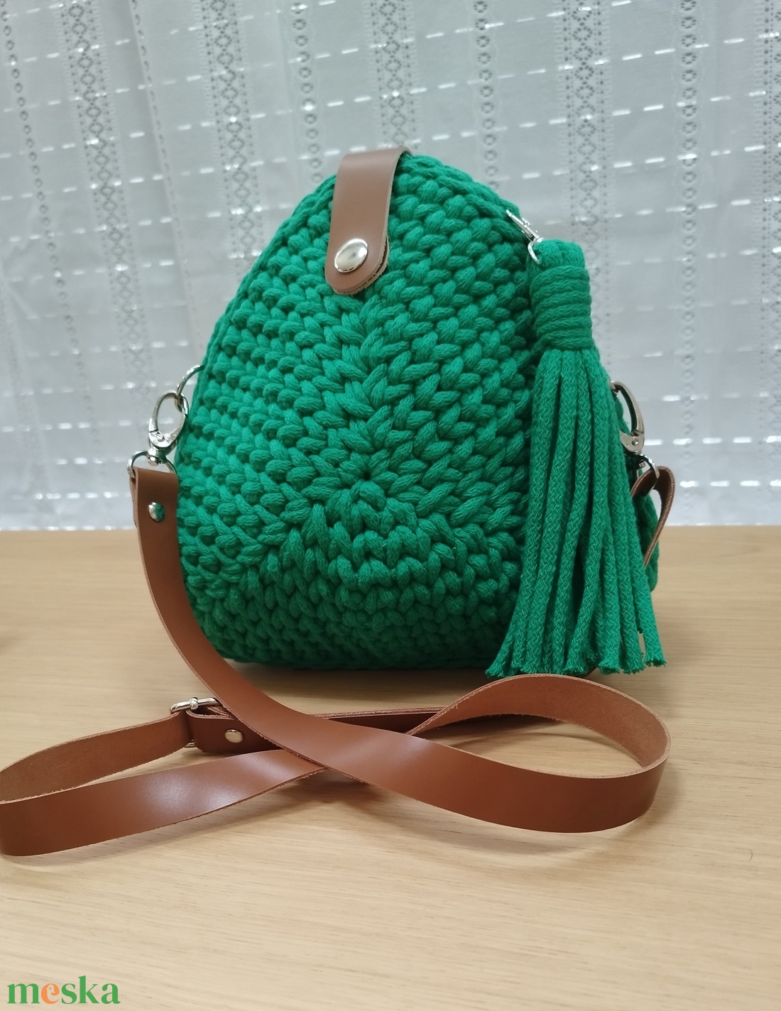 Lily � háromszög alakú horgolt táska állítható vállpánttal - táska & tok - kézitáska & válltáska - kézitáska - Meska.hu