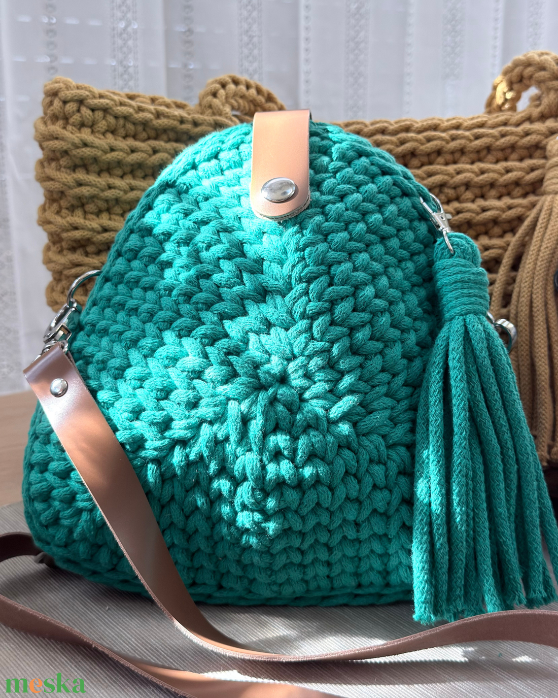 Lily � háromszög alakú horgolt táska állítható vállpánttal - táska & tok - kézitáska & válltáska - kézitáska - Meska.hu