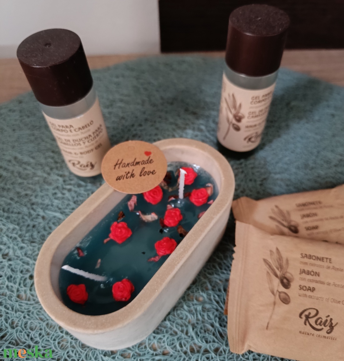 Rózsás fürdő - illatgyertya - kellékek & szerszámok - dekorációs kellékek - dekorációs gyertya - Meska.hu