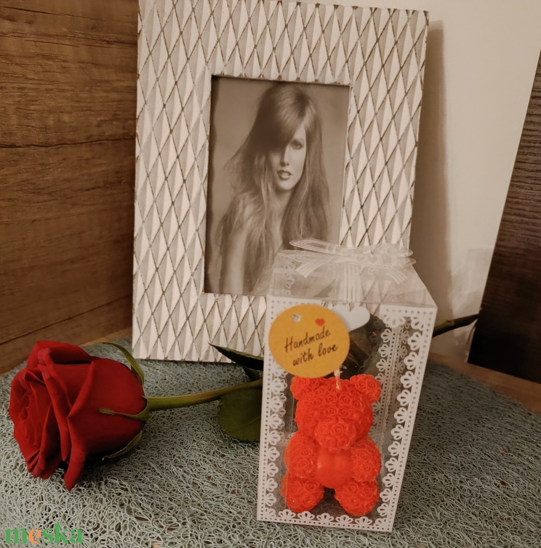 Maci illatgyertya díszdobozban - kellékek & szerszámok - dekorációs kellékek - dekorációs gyertya - Meska.hu