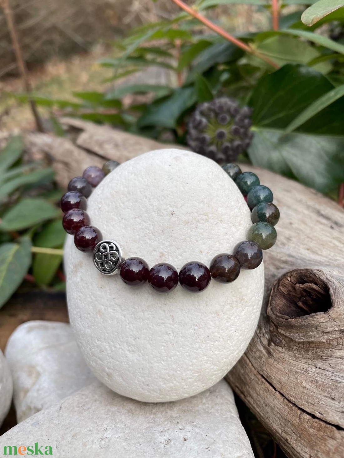 Együttérzés-Gránát-indiai achát karkötő végtelen csomó köztessel - ékszer - karkötő - gyöngyös karkötő - Meska.hu