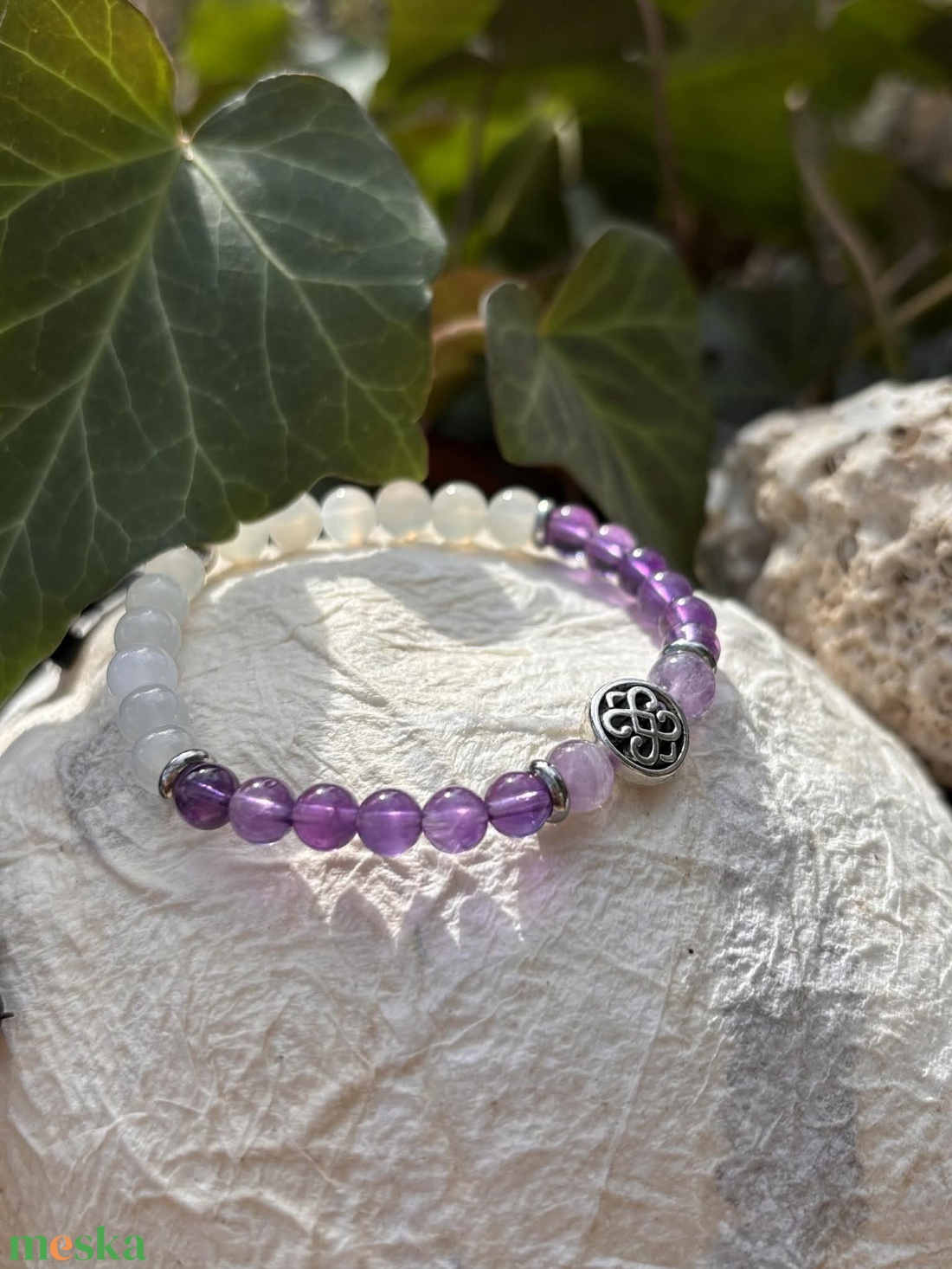 Gyógyír-Ametiszt ásványkarkötő holdkővel és végtelen csomó köztessel - ékszer - karkötő - ásványkarkötő - Meska.hu