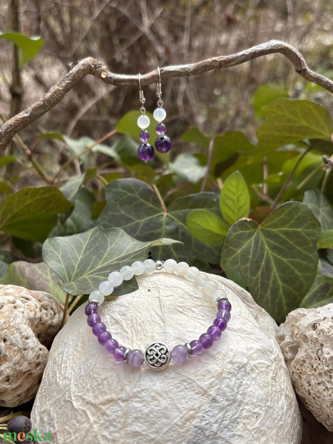 Gyógyír-Ékszerszett ametiszt ásványkarkötő és fülbevaló holdkővel és végtelen csomó köztessel - ékszer - ékszerszett - Meska.hu