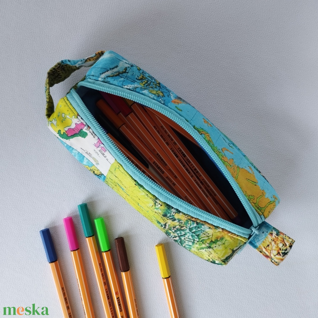 Tolltartó/neszesszer - Map - otthon & életmód - papír, írószer - tolltartó & ceruzatekercs - Meska.hu