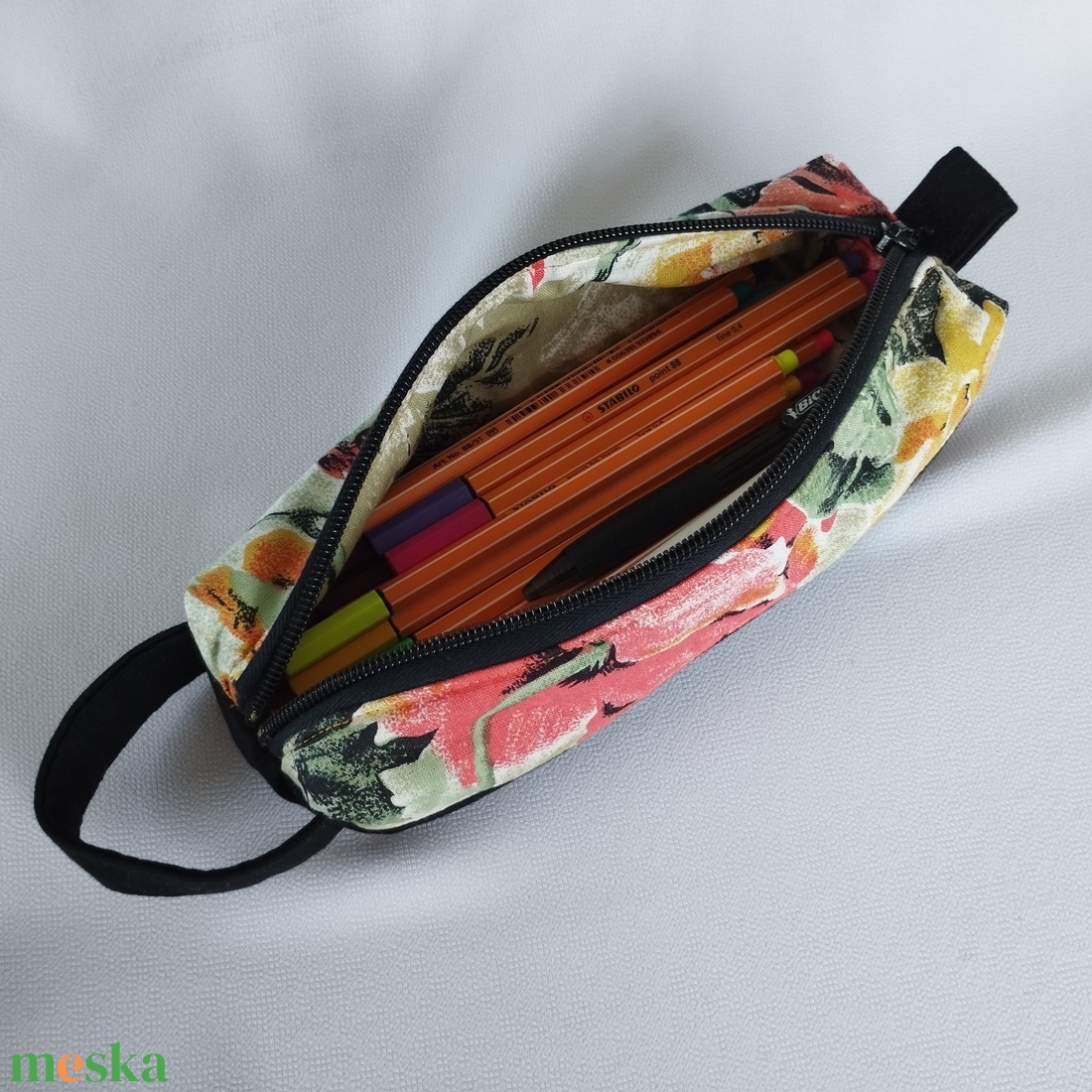 Neszesszer/tolltartó - NagyVirágos - otthon & életmód - papír, írószer - tolltartó & ceruzatekercs - Meska.hu