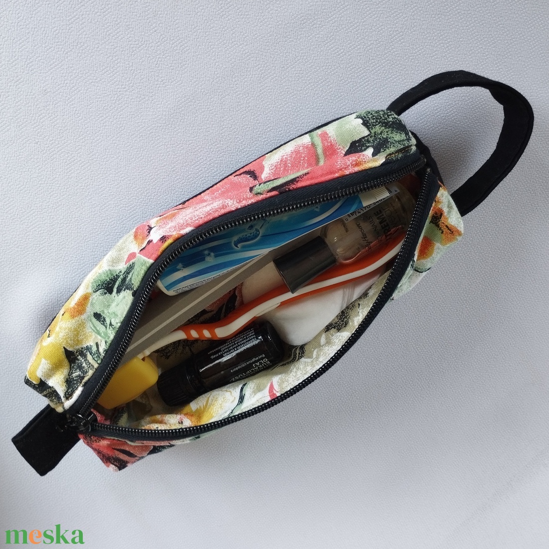 Neszesszer/tolltartó - NagyVirágos - otthon & életmód - papír, írószer - tolltartó & ceruzatekercs - Meska.hu