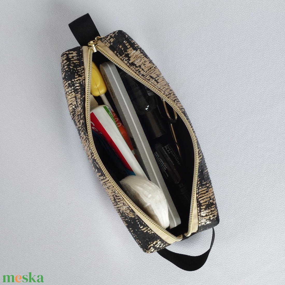 Neszesszer/tolltartó - GoldBlack - otthon & életmód - papír, írószer - tolltartó & ceruzatekercs - Meska.hu