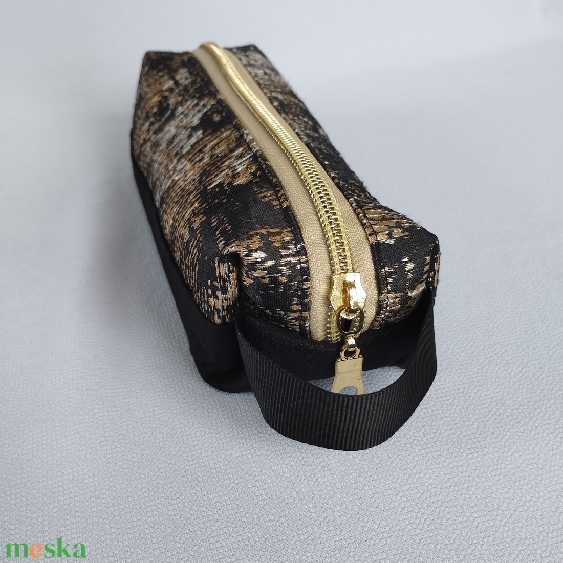 Neszesszer/tolltartó - GoldBlack - otthon & életmód - papír, írószer - tolltartó & ceruzatekercs - Meska.hu