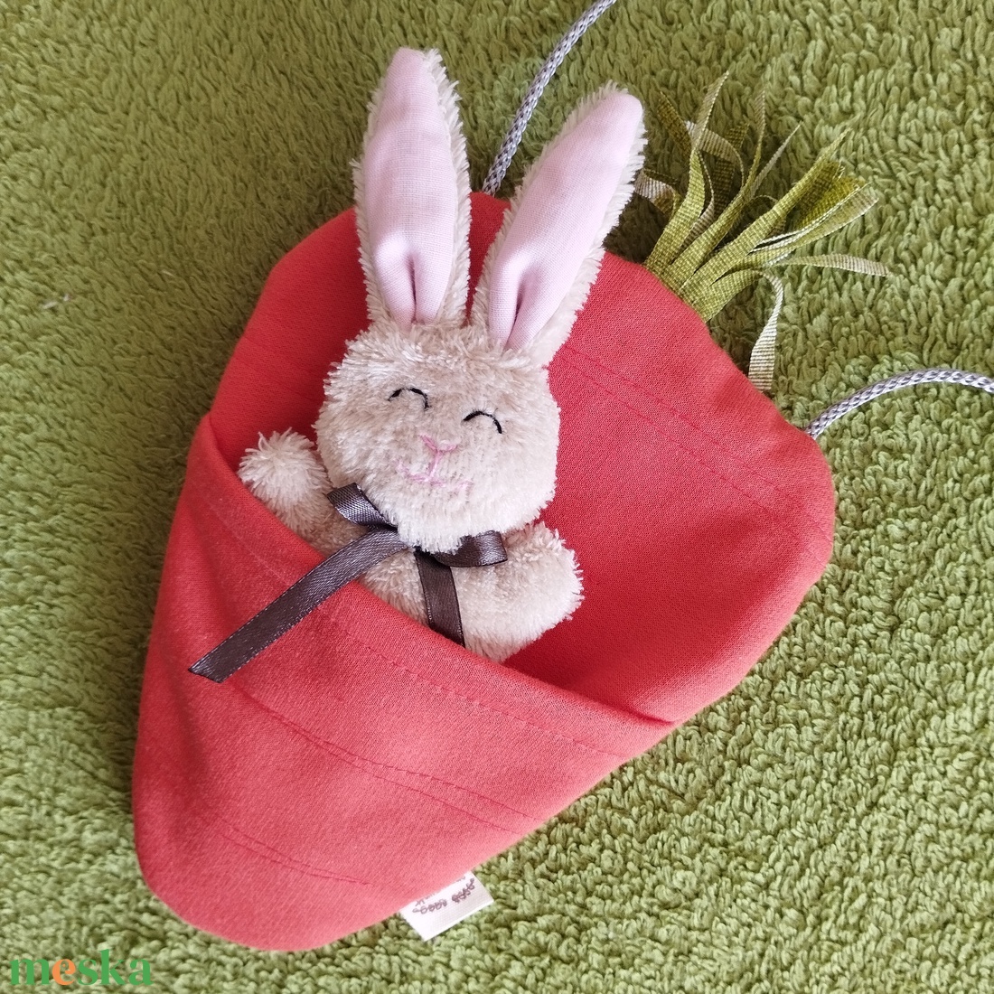 Nyuszi Répatáskában - játék & sport - plüssállat & játékfigura - nyuszi - Meska.hu