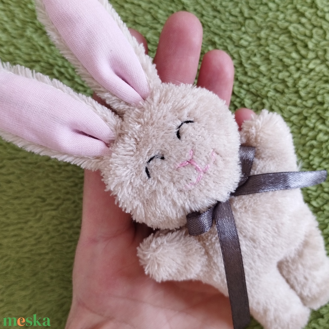 Nyuszi Répatáskában - játék & sport - plüssállat & játékfigura - nyuszi - Meska.hu