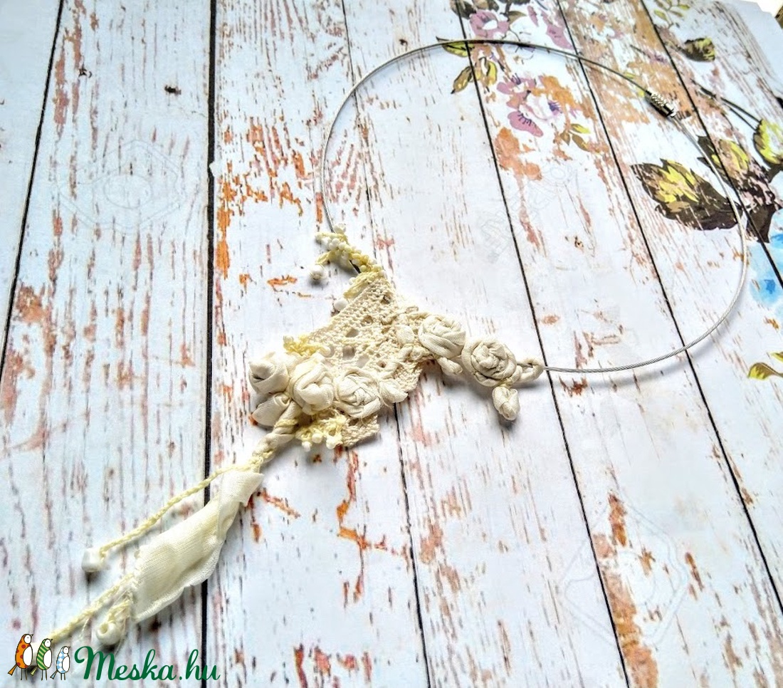 Shabby chic stílusú, ekrü színű csipke, selyem rózsás, gyöngyös nyakék - ékszer - nyaklánc - statement nyaklánc - Meska.hu Shabby chic stílusú, ekrü színű csipke, selyem rózsás, gyöngyös nyakék - ékszer - nyaklánc - statement nyaklánc - Meska.hu