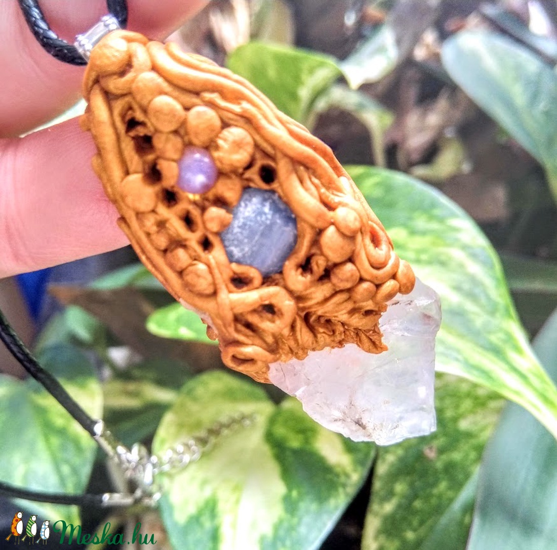 Hegyi kristály amulett kyanit drágakő és opál ásvány kristályokkal - ékszer - nyaklánc - medálos nyaklánc - Meska.hu