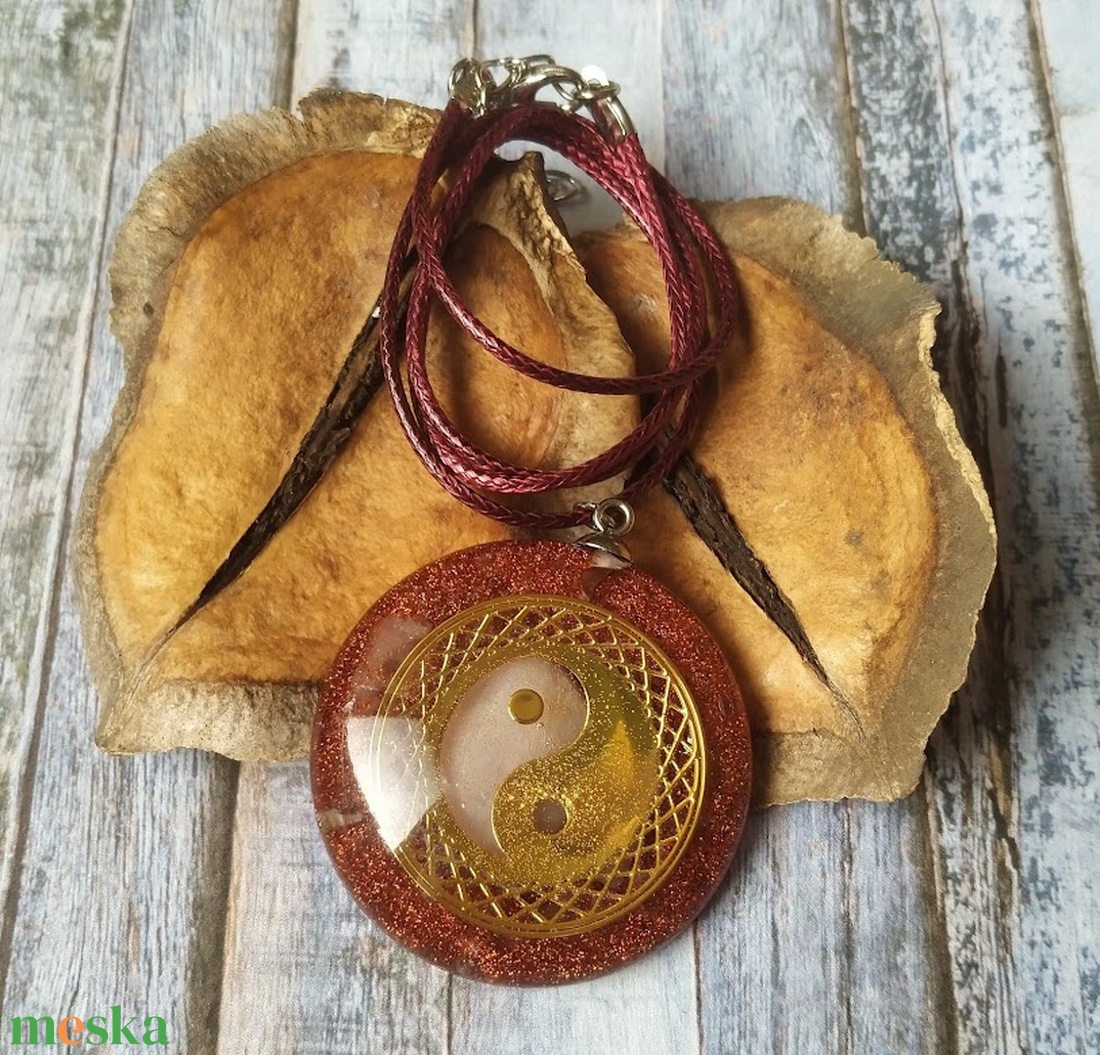 ORGONIT JIN-JANG medál hegyikristály, kunzit és rózsakvarc ásványokkal - ékszer - nyaklánc - medál - Meska.hu