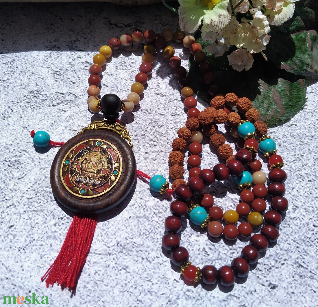 A meditáció mala, 108 szemes imafüzér, kézműves szantálfa medállal, ásványokkal, rudraksha bogyóval - otthon & életmód - dekoráció - spiritualitás - mala - Meska.hu
