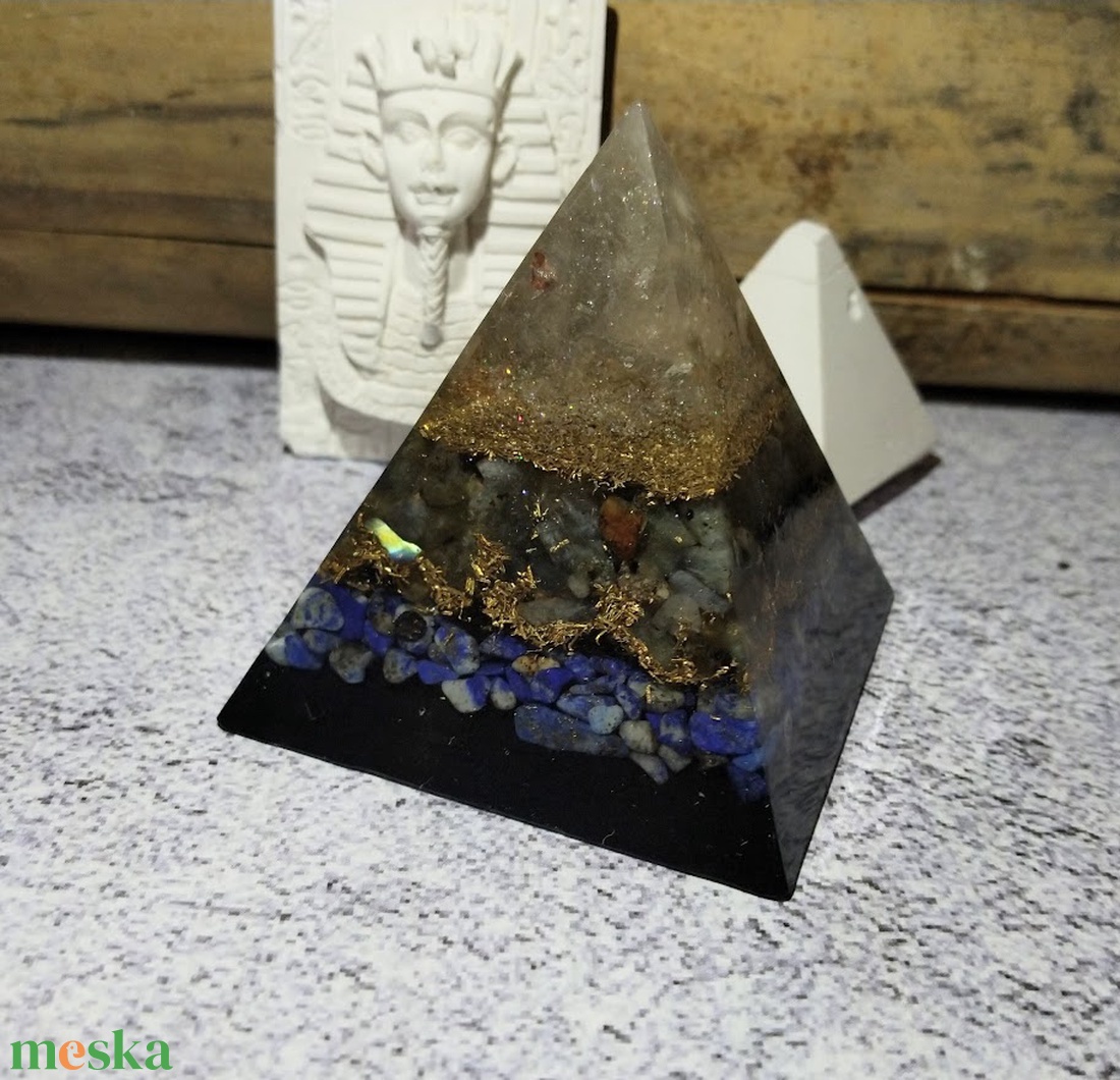ORGONIT gazdagság és bőség piramis citrin csúccsal, réz reszelékkel, labradorit, szodalit, sungit ásvánnyal - otthon & életmód - dekoráció - spiritualitás - orgonit piramis - Meska.hu