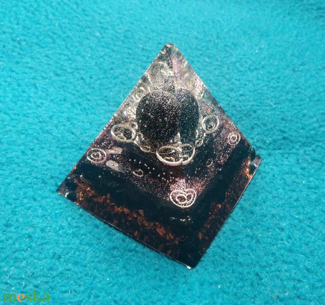 ORGONIT energia piramis sungit ásvánnyal - otthon & életmód - dekoráció - spiritualitás - orgonit piramis - Meska.hu