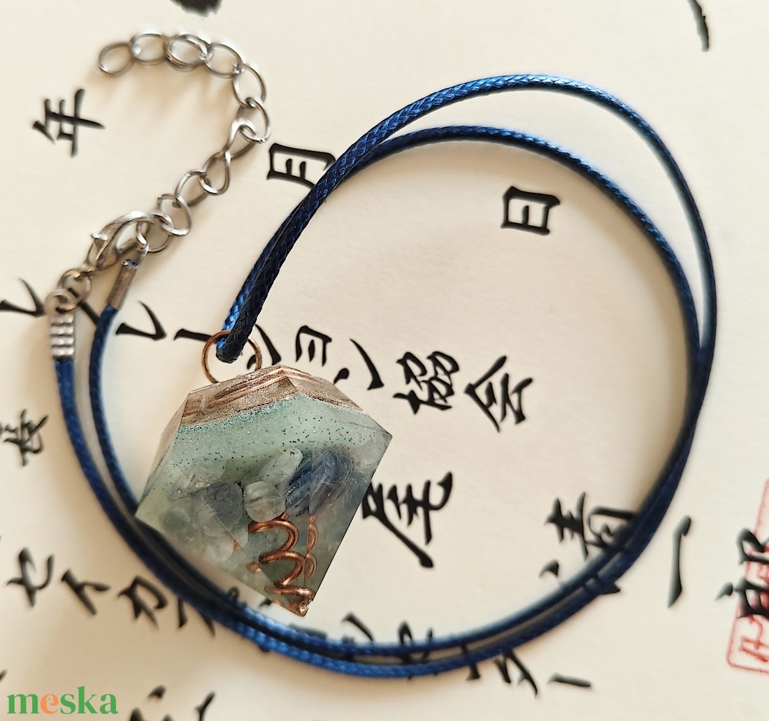 Orgonit önbeteljesedés inga nyaklánc apatit, lapis lazuli és hegyikristály ásvánnyokal, réz spirállal - otthon & életmód - dekoráció - spiritualitás - inga - Meska.hu