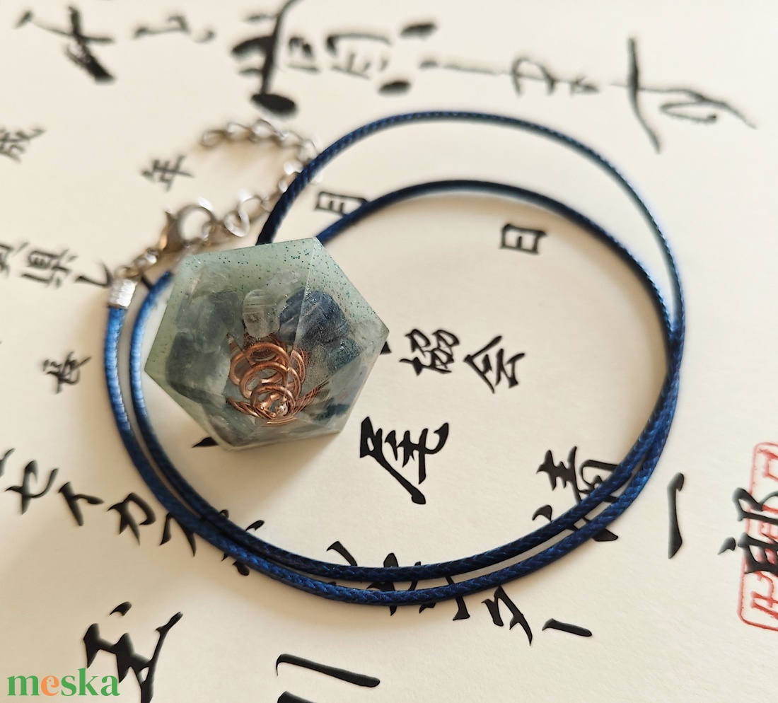 Orgonit önbeteljesedés inga nyaklánc apatit, lapis lazuli és hegyikristály ásvánnyokal, réz spirállal - otthon & életmód - dekoráció - spiritualitás - inga - Meska.hu