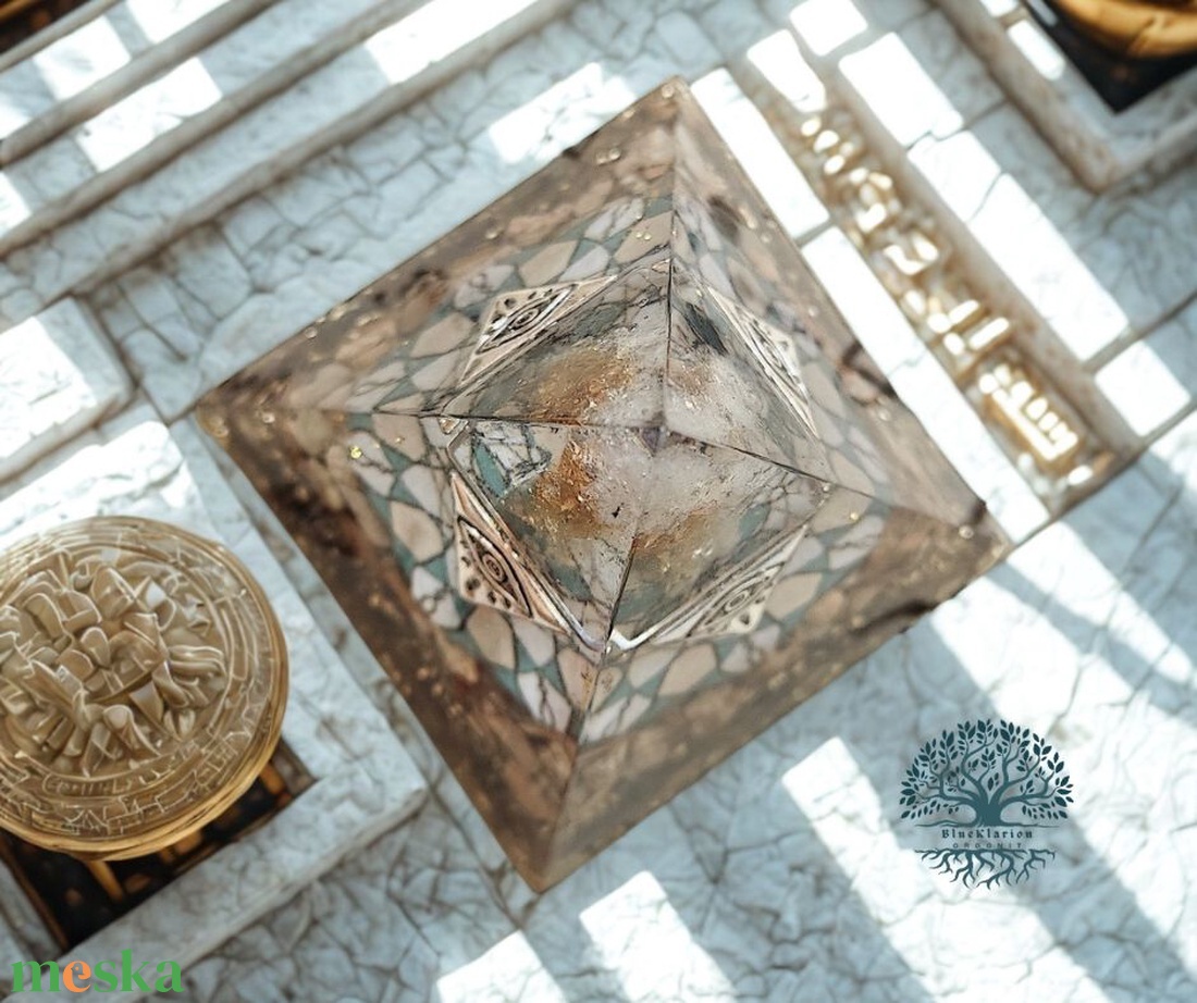 Orgonit nap ereje piramis citrinnel, kép jáspissal és tigrisszemmel - otthon & életmód - dekoráció - spiritualitás - orgonit piramis - Meska.hu