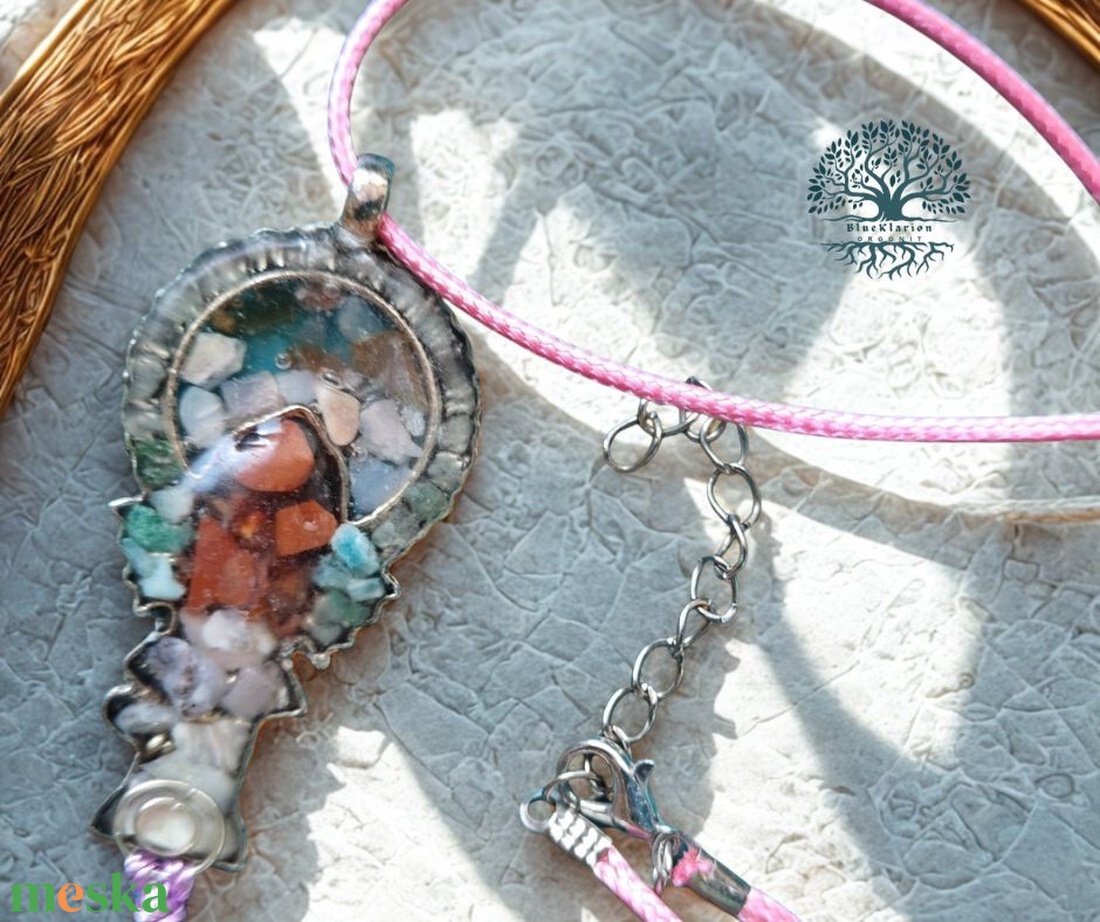 Orgonit Ganesha medál karneol, rózsaopál, jáspis, amazonit és holdkő ásványokkal - otthon & életmód - dekoráció - spiritualitás - ásványok - Meska.hu