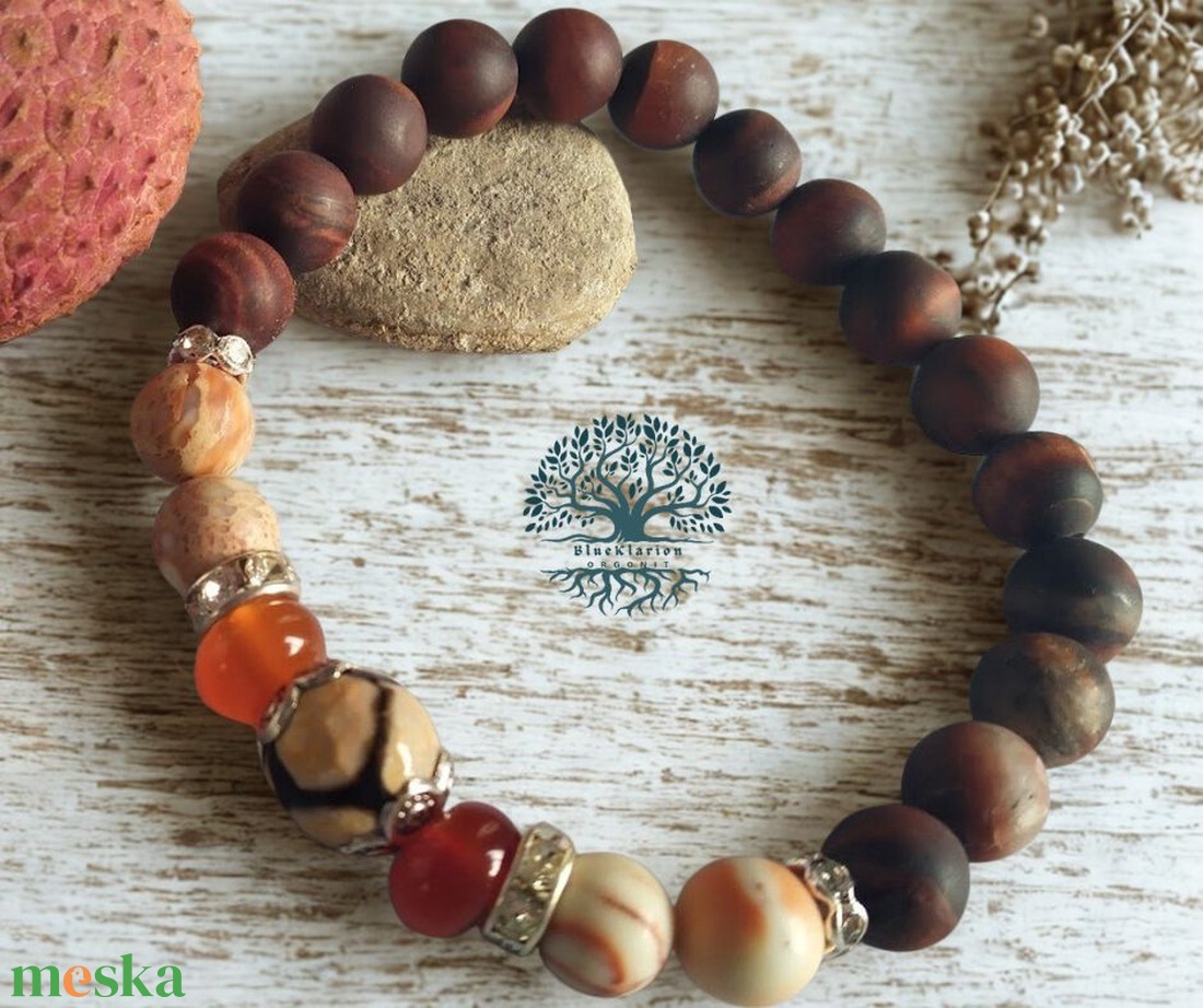 Kiegyensúlyozottság és akaraterő karkötő Dzi acháttal, tigrisszem, karneol és regalit ásvánnyal - ékszer - karkötő - gyöngyös karkötő - Meska.hu