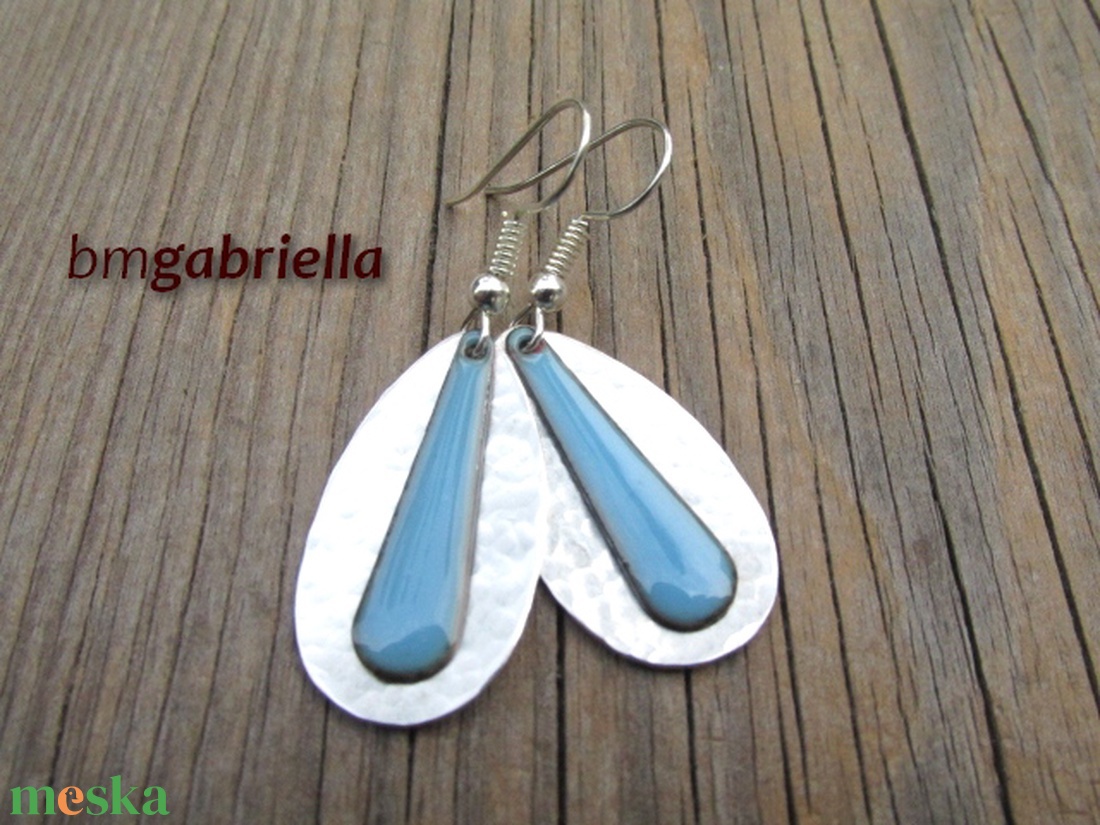 Cseppben a csepp - világoskék tűzzománc és ezüstözött fülbevaló - egyedi tervezésű ékszer - ékszer - fülbevaló - lógó csepp fülbevaló - Meska.hu