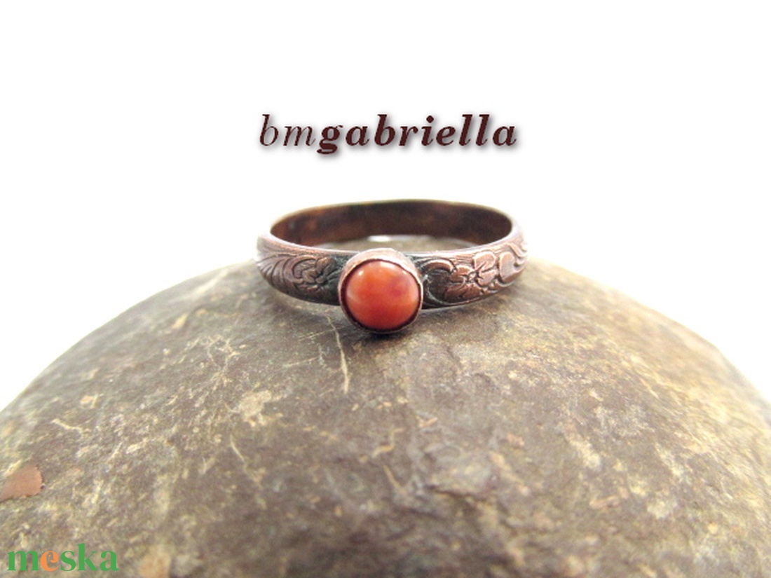 Korall és vörösréz gyűrű - egyedi kézműves gyűrű - ékszer - gyűrű - szoliter gyűrű - Meska.hu