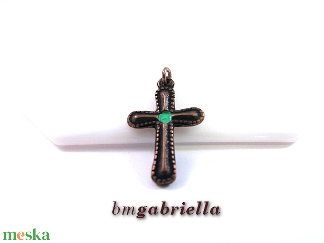 Kereszt - fém kereszt medál zöld pöttyel - ékszer - nyaklánc - medál - Meska.hu
