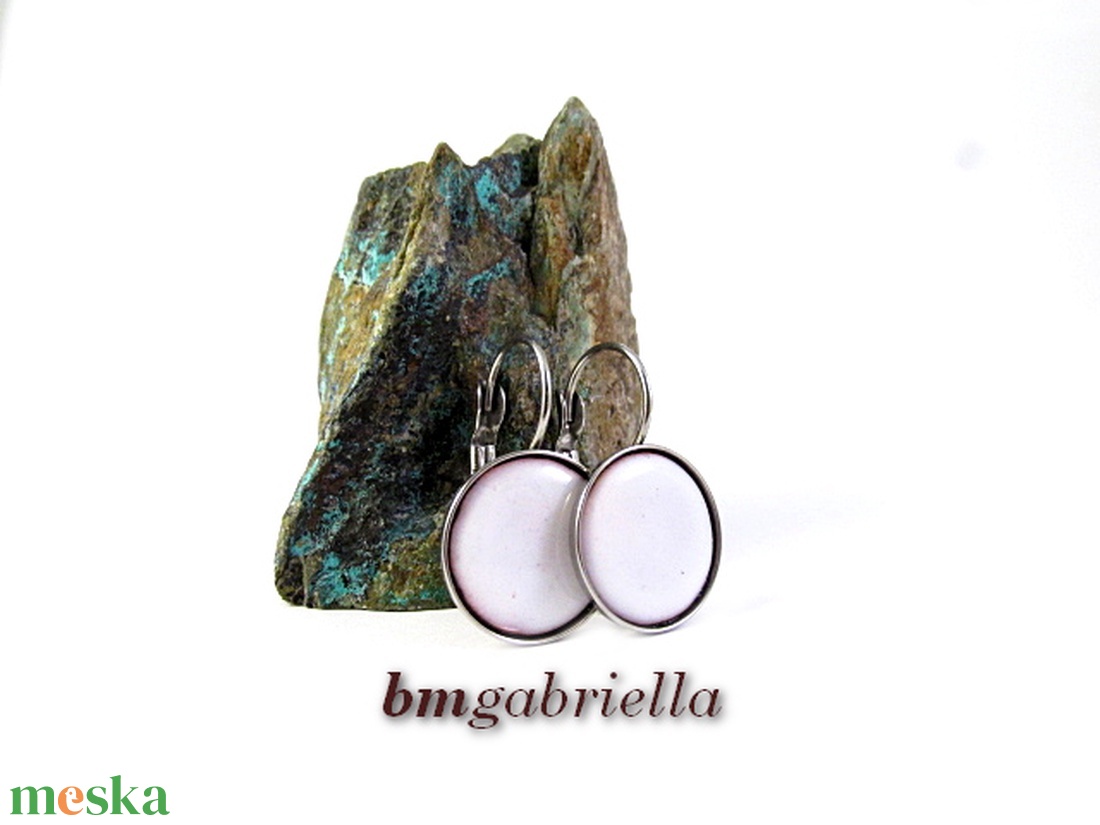 Tűzzománc fülbevaló - nemesacél, orvosi fém fülbevaló francia kapoccsal, fehér tűzzománc betéttel - ékszer - fülbevaló - lógó fülbevaló - Meska.hu