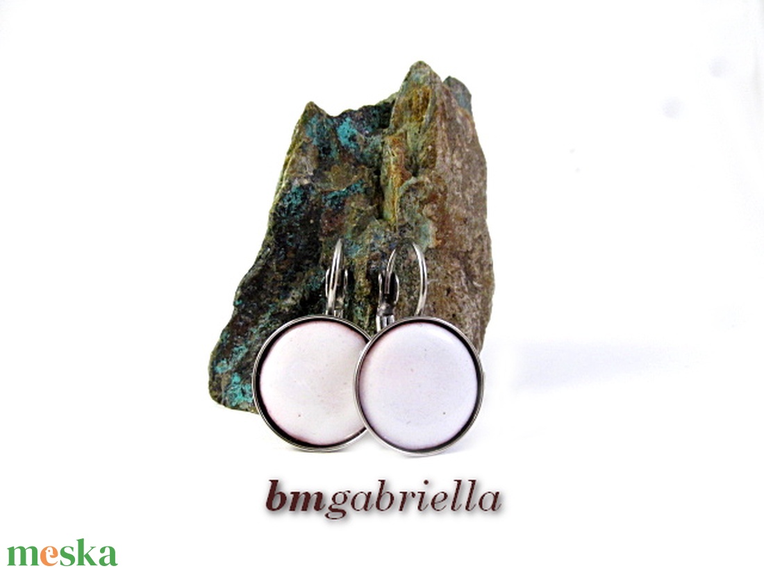 Tűzzománc fülbevaló - nemesacél, orvosi fém fülbevaló francia kapoccsal, fehér tűzzománc betéttel - ékszer - fülbevaló - lógó fülbevaló - Meska.hu