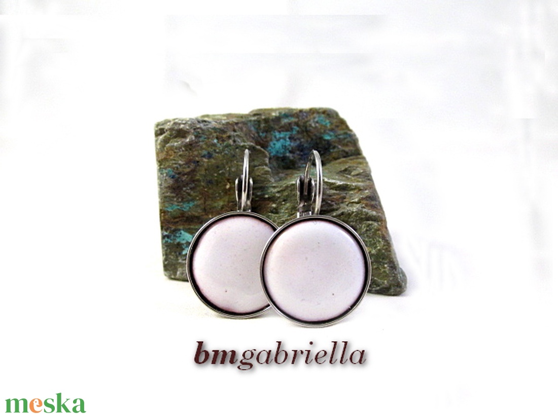 Tűzzománc fülbevaló - nemesacél, orvosi fém fülbevaló francia kapoccsal, fehér tűzzománc betéttel - ékszer - fülbevaló - lógó fülbevaló - Meska.hu