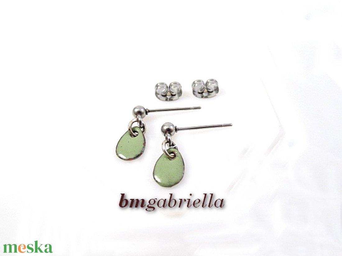 Apró csepp - tűzzománc bedugós fülbevaló - kézműves ékszer -halványzöld - ékszer - fülbevaló - pötty fülbevaló - Meska.hu