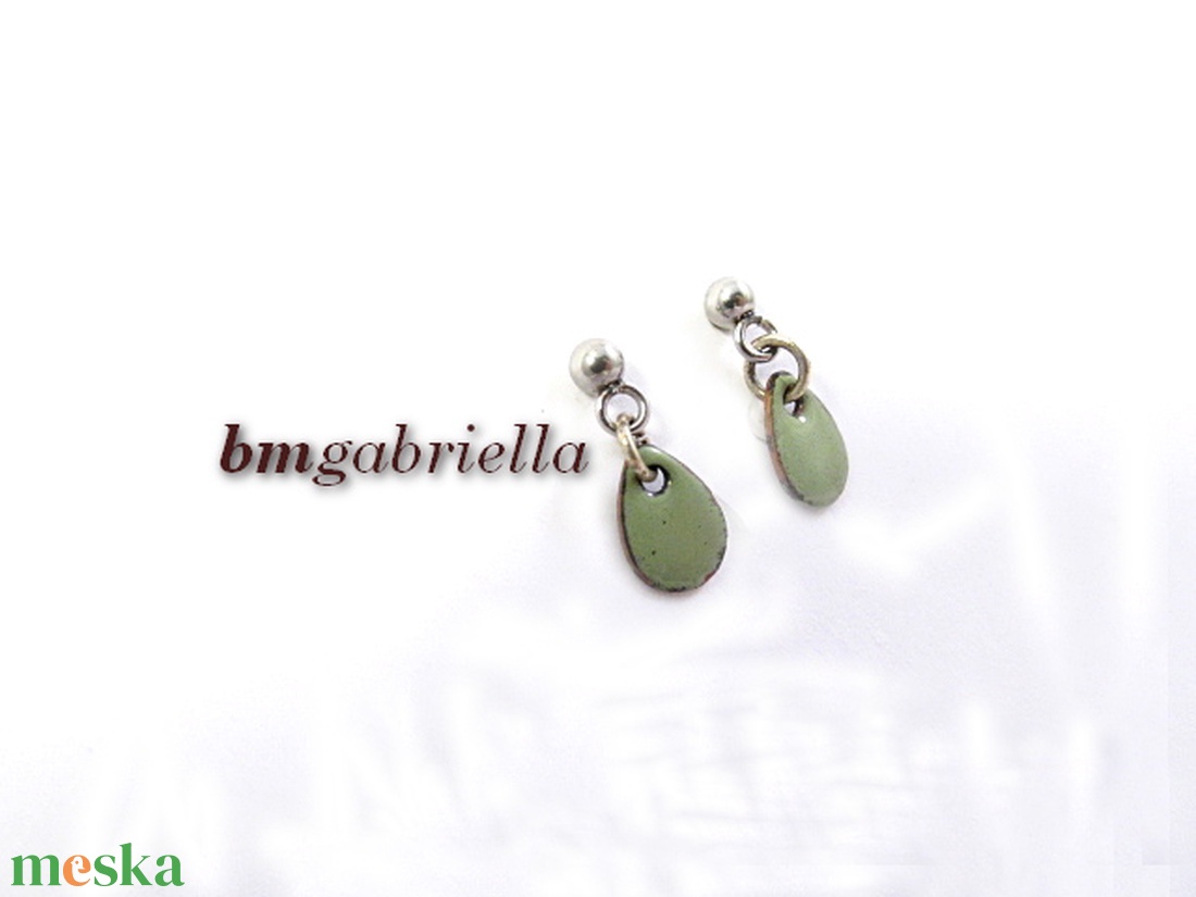 Apró csepp - tűzzománc bedugós fülbevaló - kézműves ékszer -halványzöld - ékszer - fülbevaló - pötty fülbevaló - Meska.hu