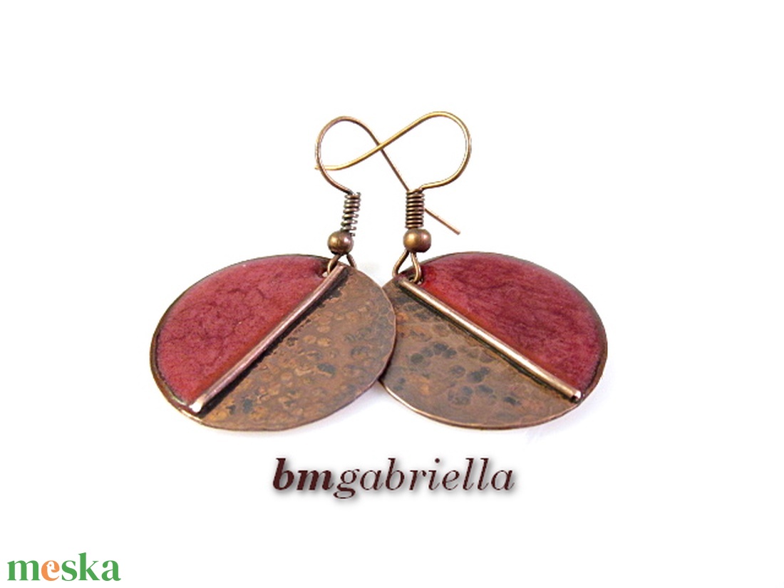Vidám Felemás - gránátvörös tűzzománc fülbevaló - egyedi tervezésű kézműves ékszer - ékszer - fülbevaló - lógó fülbevaló - Meska.hu